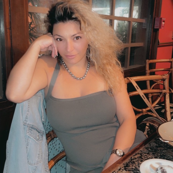 Meet your Posher, Ani - Picture 1 of 1